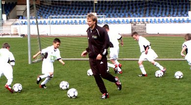 Jürgen Klinsmann coaching kids in Germany
